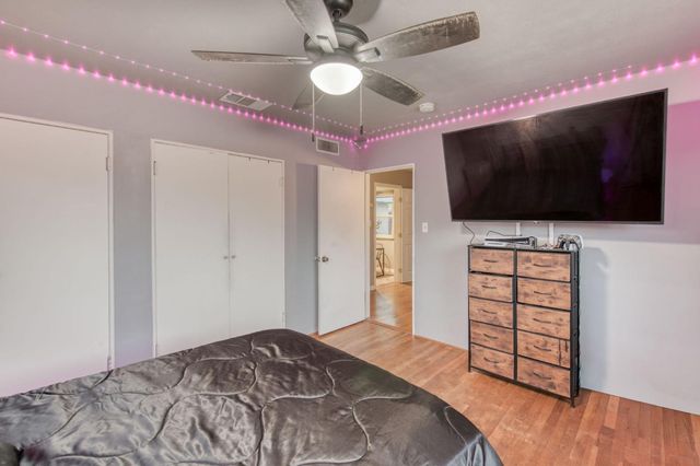 824 W Clinton Avenue, Fresno, CA 93705