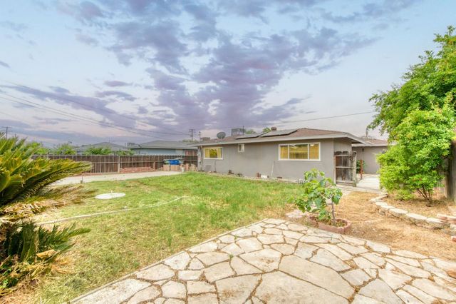 824 W Clinton Avenue, Fresno, CA 93705