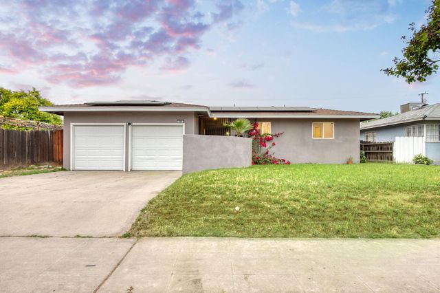 824 W Clinton Avenue, Fresno, CA 93705