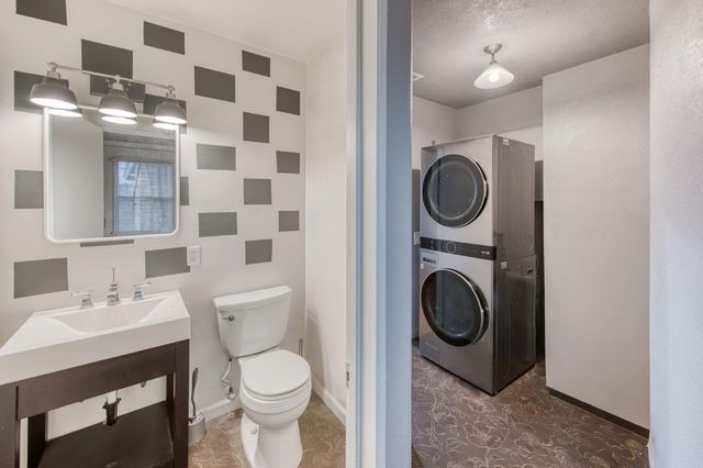 824 W Clinton Avenue, Fresno, CA 93705