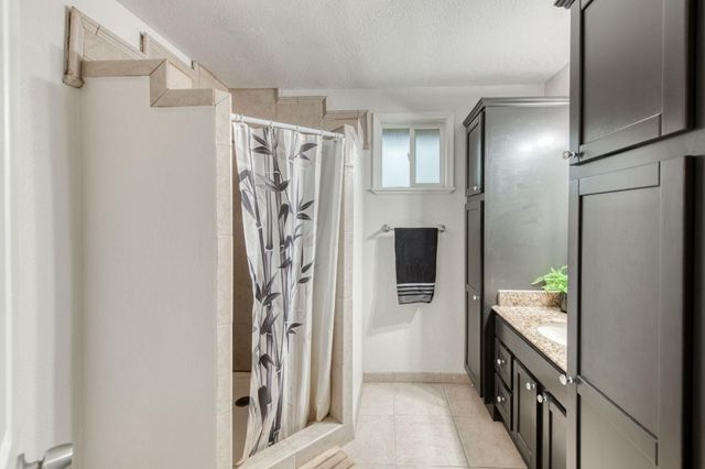 824 W Clinton Avenue, Fresno, CA 93705