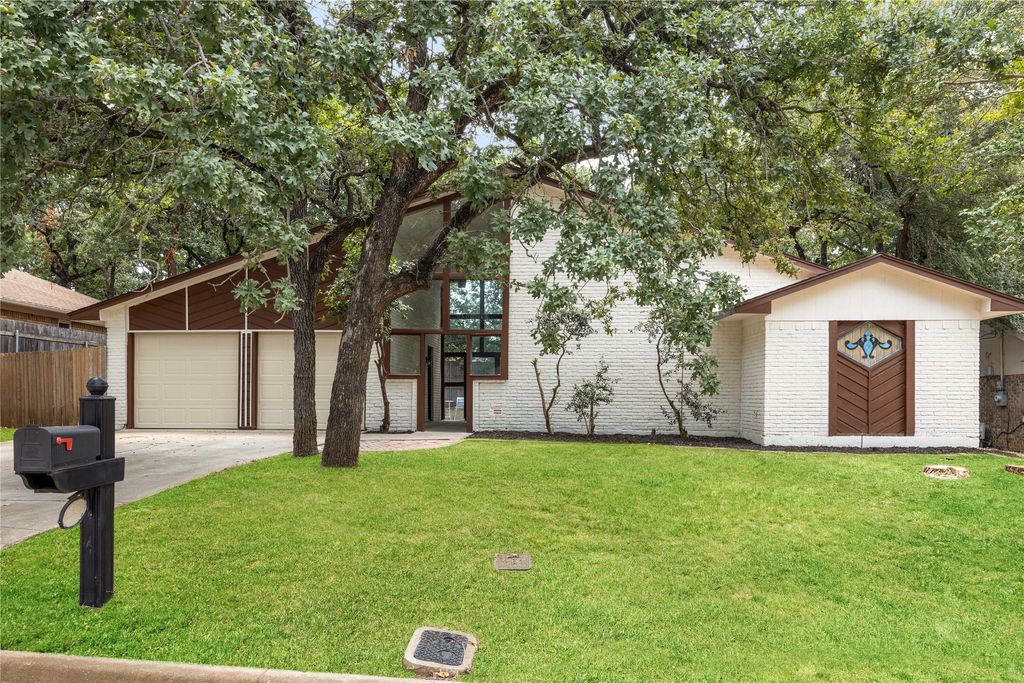2116 Dartmouth Drive, Arlington, TX 76015