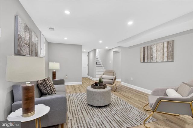 1607 N GLEBE RD, Arlington, VA 22207