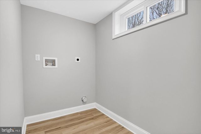 1607 N GLEBE RD, Arlington, VA 22207