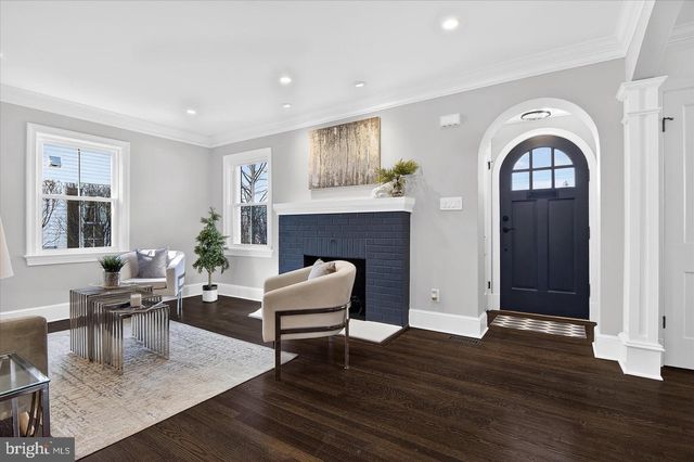1607 N GLEBE RD, Arlington, VA 22207