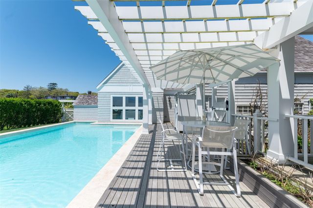 390 Old Montauk Highway, Montauk, NY 11954