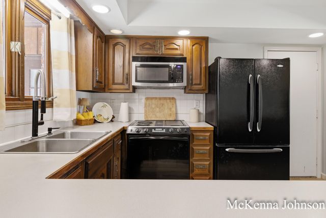 299 N Brooks Road N, Muskegon Twp, MI 49442