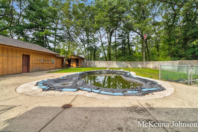 299 N Brooks Road N, Muskegon Twp, MI 49442