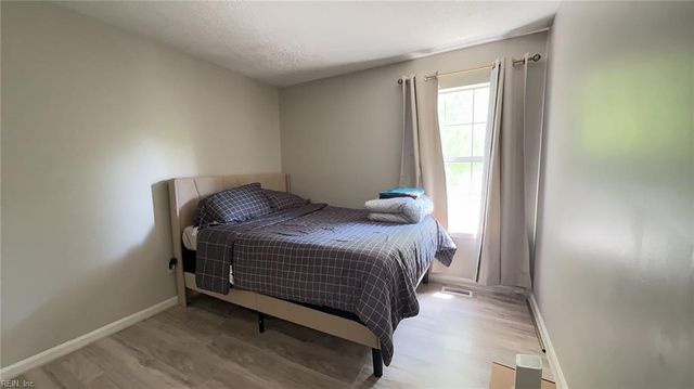17 S Gawain WAY, Hampton, VA 23669