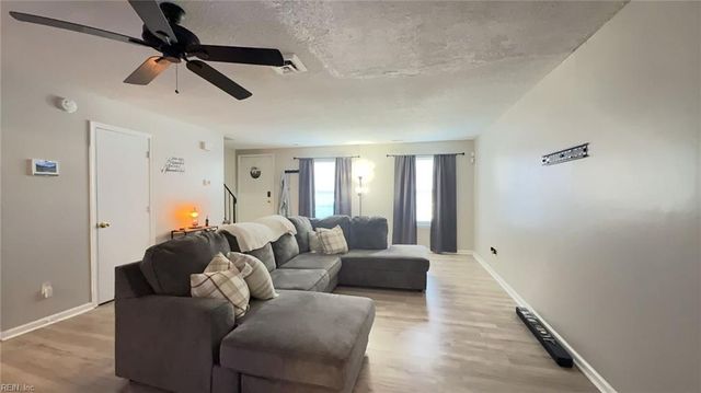 17 S Gawain WAY, Hampton, VA 23669