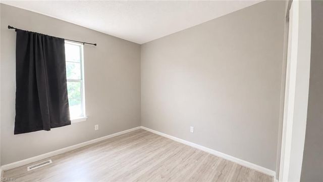 17 S Gawain WAY, Hampton, VA 23669
