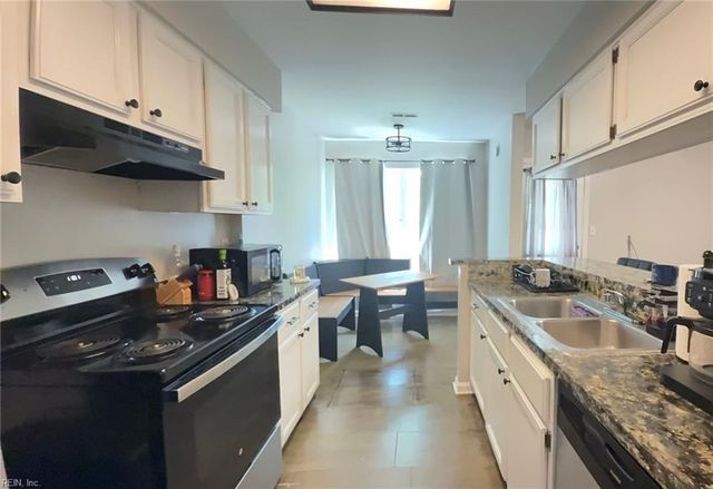 17 S Gawain WAY, Hampton, VA 23669