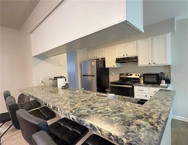 17 S Gawain WAY, Hampton, VA 23669