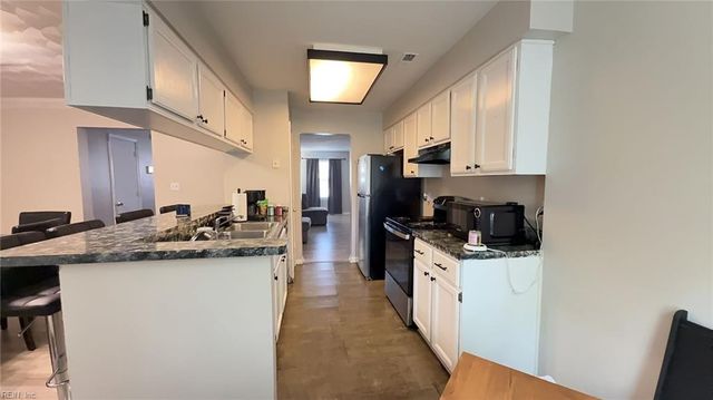 17 S Gawain WAY, Hampton, VA 23669