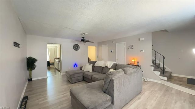 17 S Gawain WAY, Hampton, VA 23669