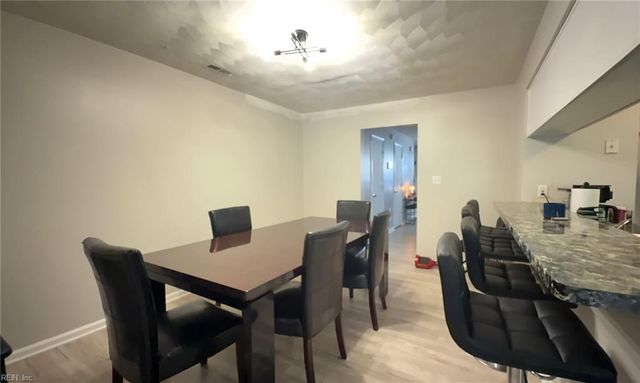 17 S Gawain WAY, Hampton, VA 23669