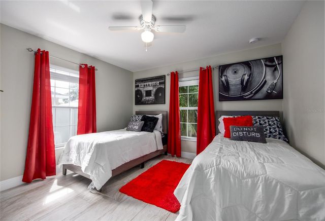 811 HOFFMAN BOULEVARD, Tampa, FL 33612