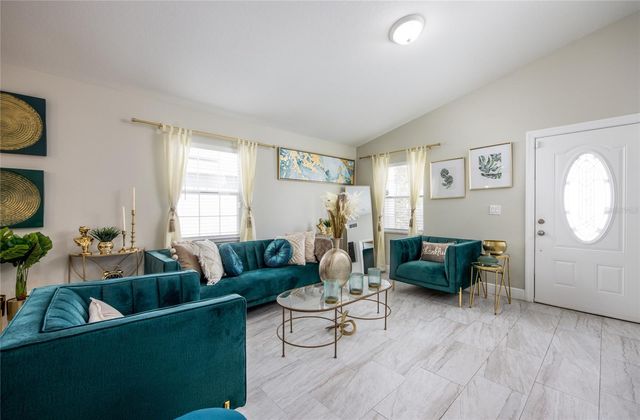 811 HOFFMAN BOULEVARD, Tampa, FL 33612