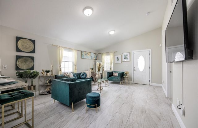 811 HOFFMAN BOULEVARD, Tampa, FL 33612