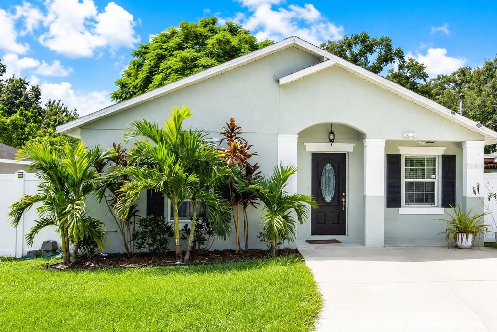 811 HOFFMAN BOULEVARD, Tampa, FL 33612