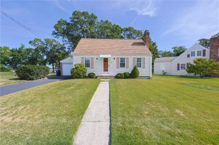 60 Brunswick Drive Drive, Warwick, RI 02886