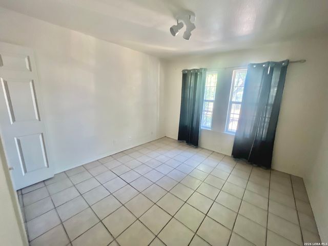 5919 FAIRMEADE ST, San Antonio, TX 78242