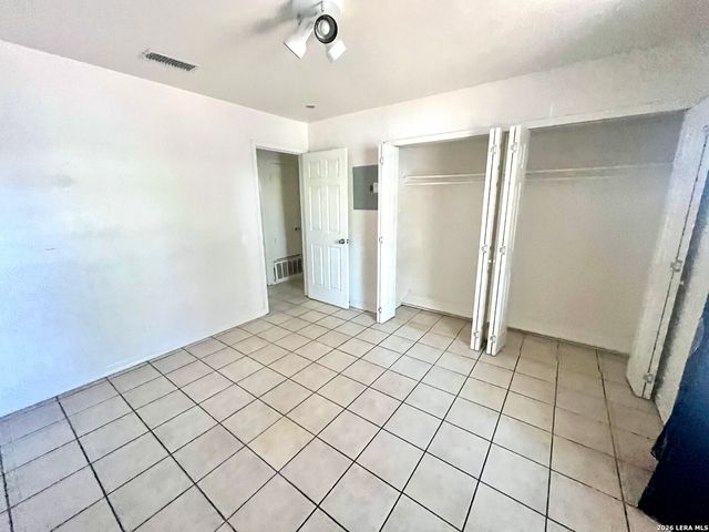 5919 FAIRMEADE ST, San Antonio, TX 78242
