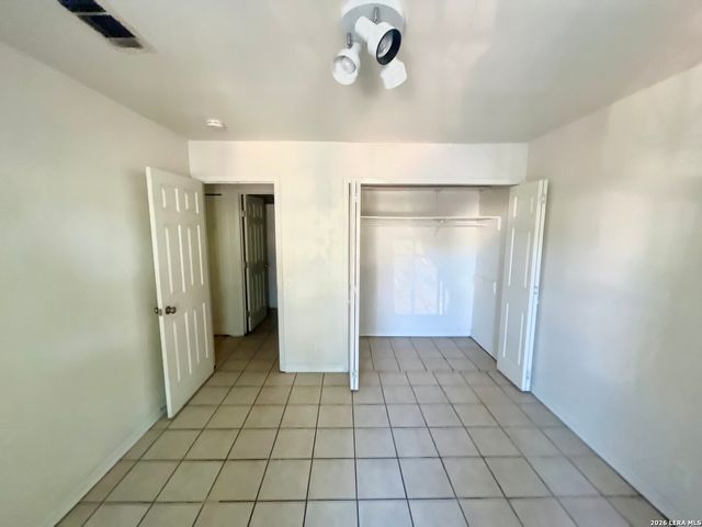 5919 FAIRMEADE ST, San Antonio, TX 78242
