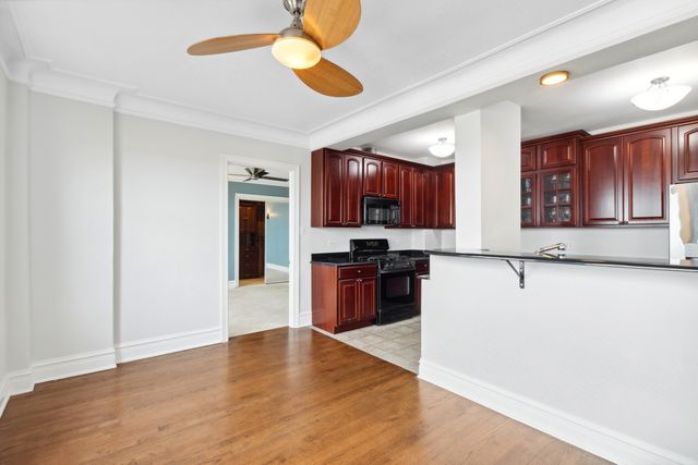 1205 W Sherwin Avenue 805, Chicago, IL 60626