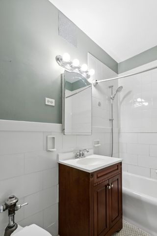 1205 W Sherwin Avenue 805, Chicago, IL 60626
