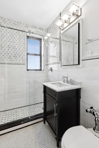 1205 W Sherwin Avenue 805, Chicago, IL 60626