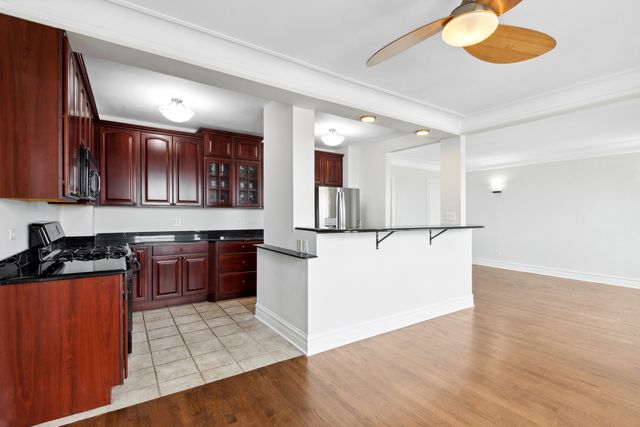 1205 W Sherwin Avenue 805, Chicago, IL 60626