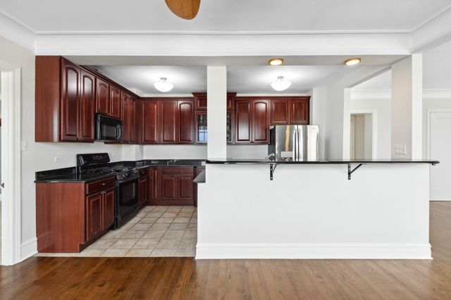 1205 W Sherwin Avenue 805, Chicago, IL 60626