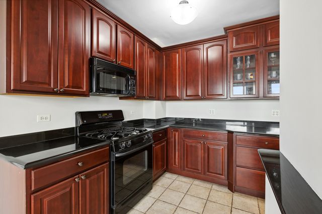 1205 W Sherwin Avenue 805, Chicago, IL 60626