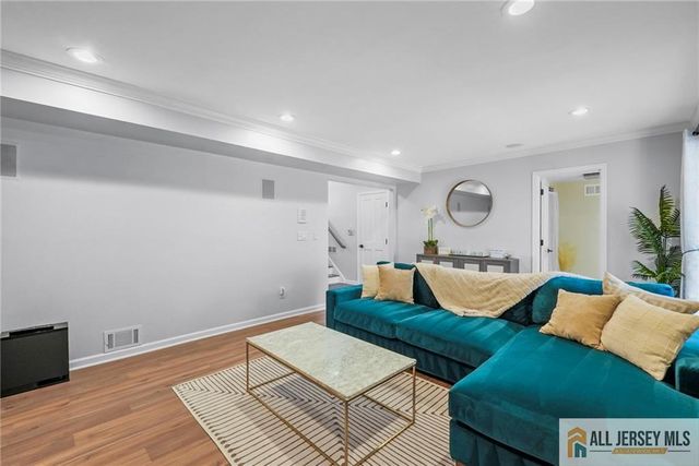 275 Alden Avenue, Edison, NJ 08820