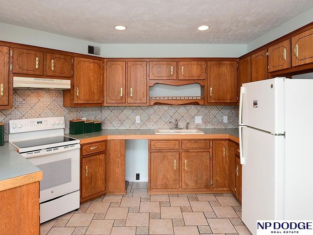 2710 Annabelle Drive, Bellevue, NE 68123