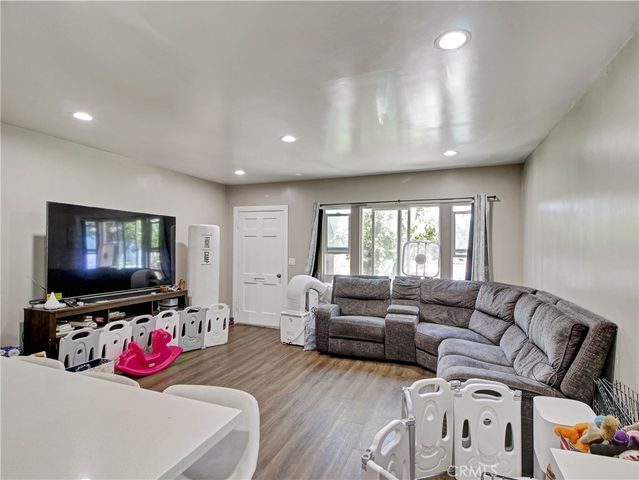 5420 Manhattan Place, Los Angeles, CA 90062