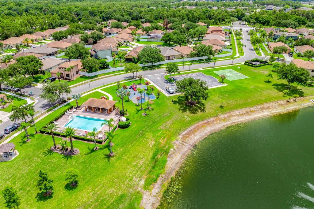 Image 3 of property listing at 9169 VENEZIA PLANTATION DRIVE, Orlando, FL 32829