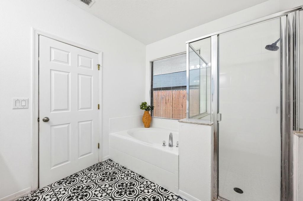 Image 22 of property listing at 9169 VENEZIA PLANTATION DRIVE, Orlando, FL 32829
