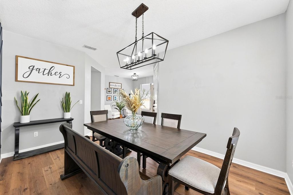 Image 5 of property listing at 9169 VENEZIA PLANTATION DRIVE, Orlando, FL 32829