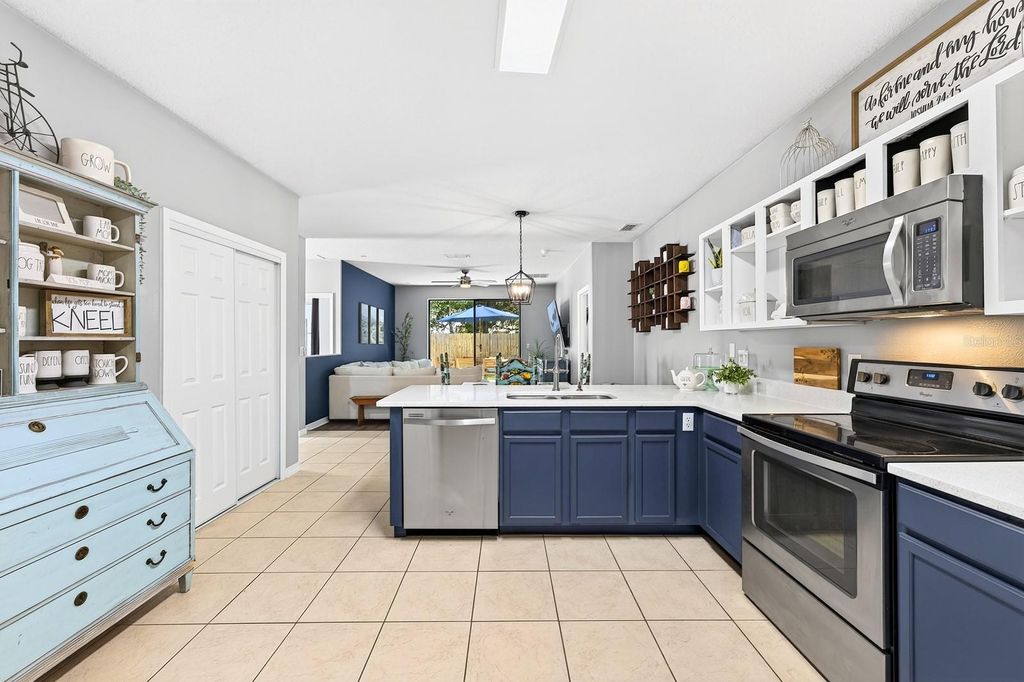 Image 8 of property listing at 9169 VENEZIA PLANTATION DRIVE, Orlando, FL 32829