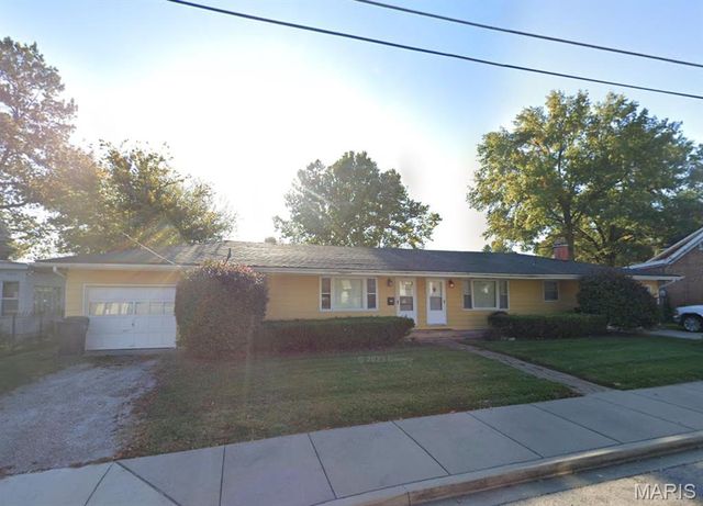 310 S 10TH Street, Belleville, IL 62220