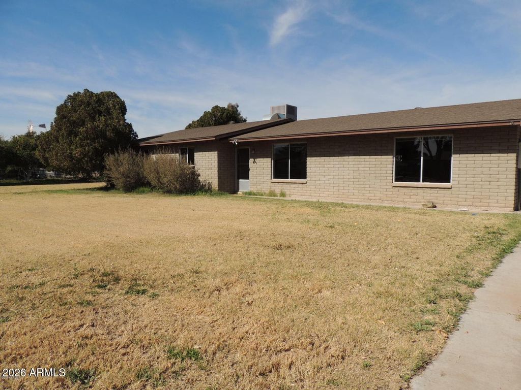 Image 4 of property listing at 6508 W FREMONT Road, Laveen, AZ 85339