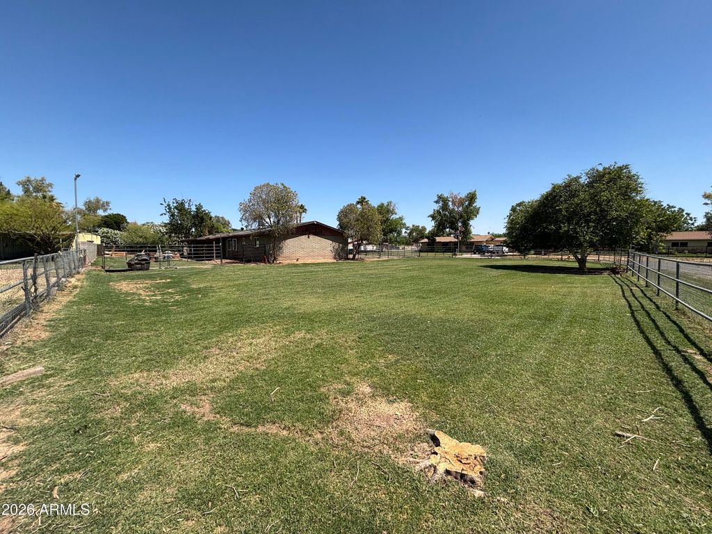 Image 5 of property listing at 6508 W FREMONT Road, Laveen, AZ 85339