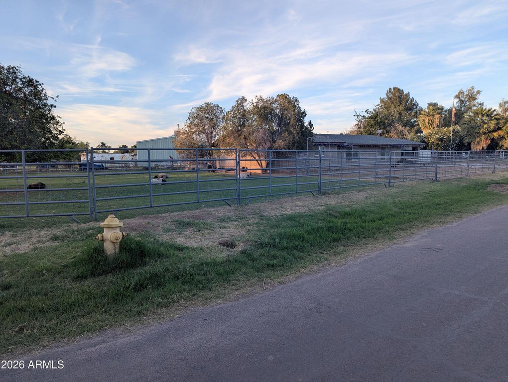 Image 7 of property listing at 6508 W FREMONT Road, Laveen, AZ 85339