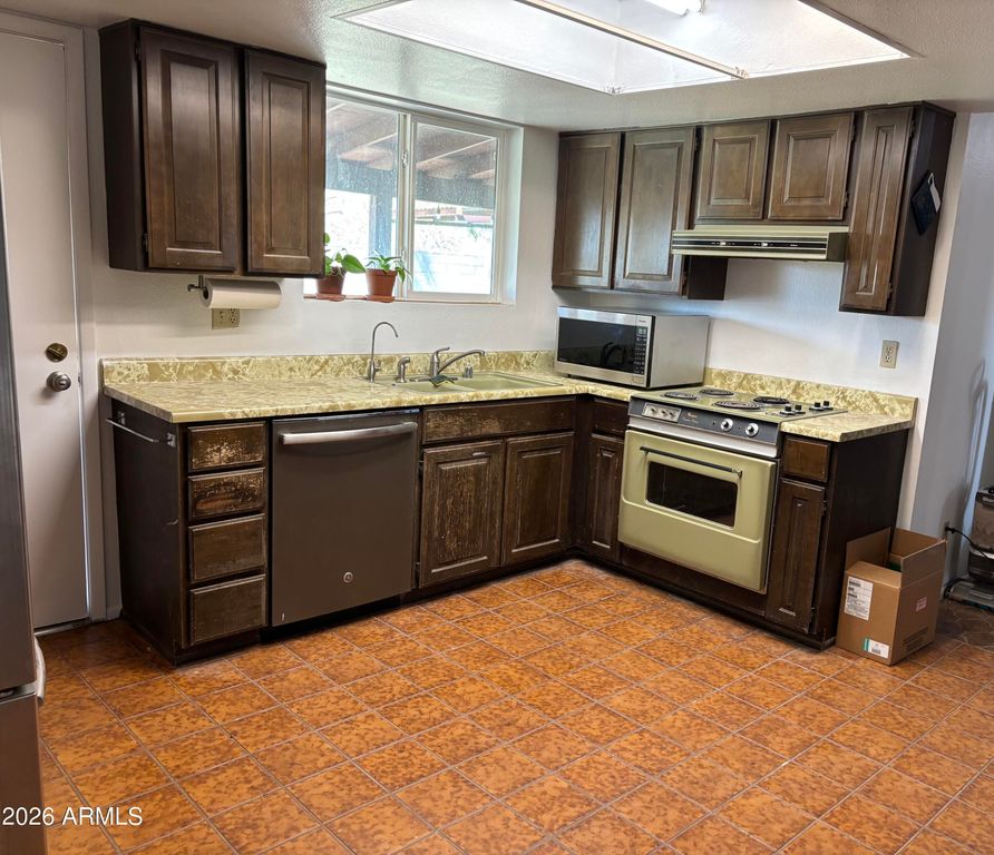 Image 9 of property listing at 6508 W FREMONT Road, Laveen, AZ 85339