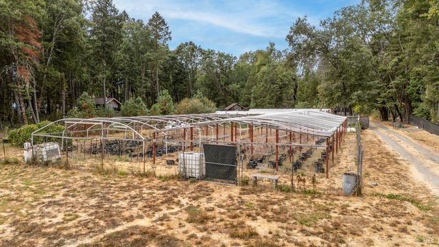 850 Minx Ct, Laytonville, CA 95454