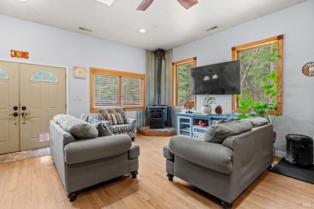 850 Minx Ct, Laytonville, CA 95454