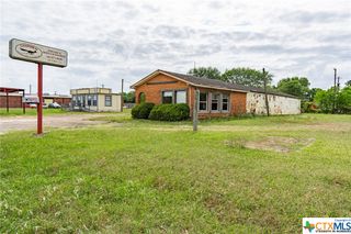 9505 N Navarro Street, Victoria, TX 77904