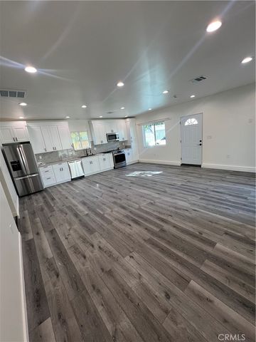 8835 Haskell, North Hills, CA 91343